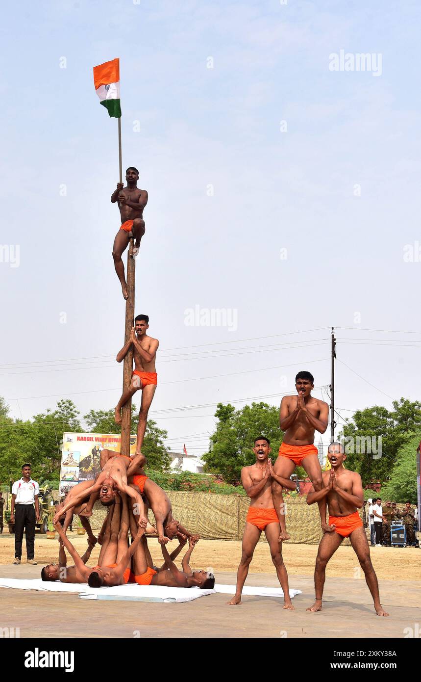 Bikaner, India. 23rd July, 2024. Indian army perform Mallakhamb during the celebration of Silver Jubilee Kargil Vijay Diwas. (Photo by Dinesh Gupta/Pacific Press) (Photo by Dinesh Gupta/Pacific Press) Credit: Pacific Press Media Production Corp./Alamy Live News Stock Photo