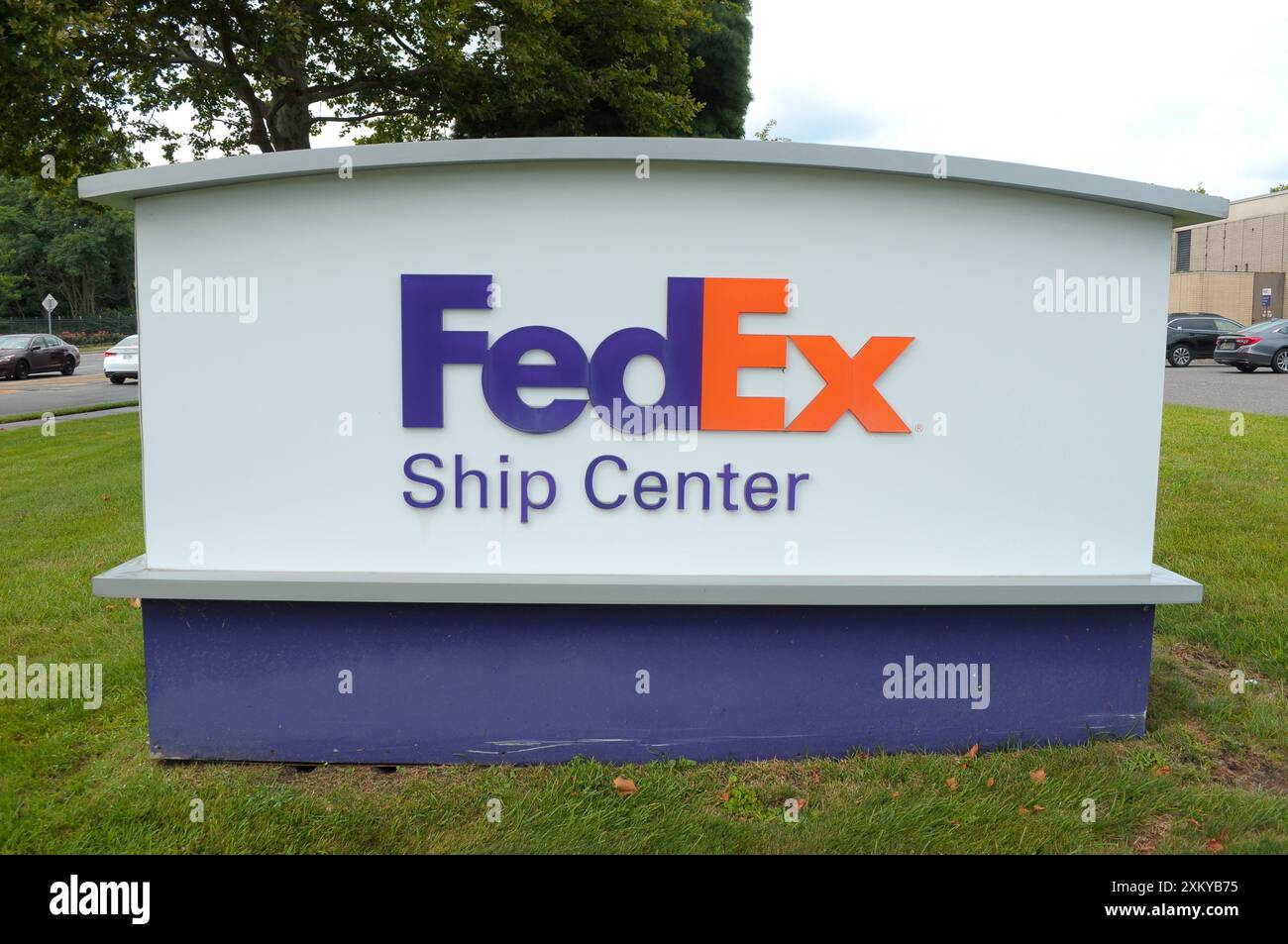 FedEx 店舗サイン Fedex sign hi-res stock photography and images - Alamy