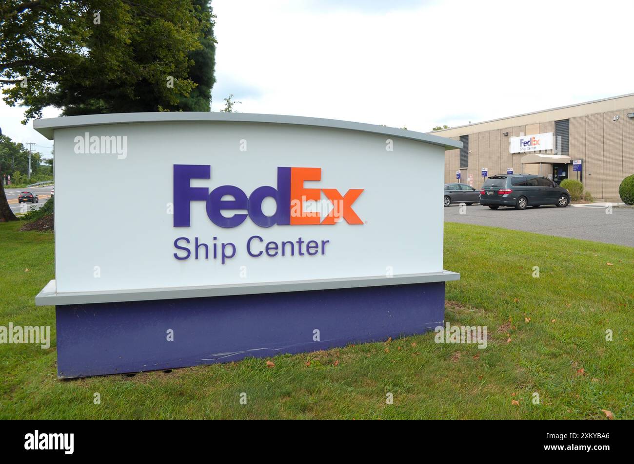 FedEx 店舗サイン FEDEX OFFICE PRINT & SHIP CENTER - Updated September 2025