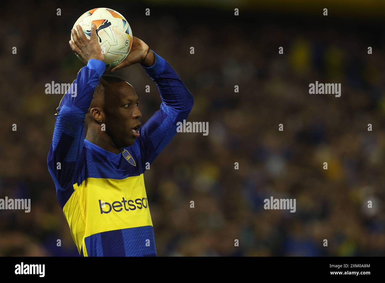 Boca Juniors Peruvian defender Luis Advincula looks on during the Copa Sudamericana match between Argentina s Boca Juniors and Ecuadors Independiente del Valle at La Bombonera stadium in Buenos Aires on July 24, 2024 BUENOS AIRES ARGENTINA Copyright: xALEJANDROxPAGNIx Stock Photo