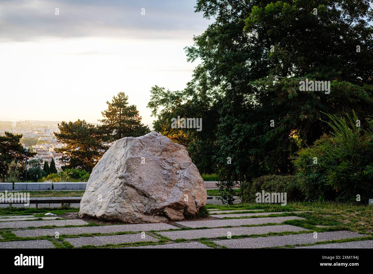 Erratic rock glaciation hi-res stock photography and images - Alamy
