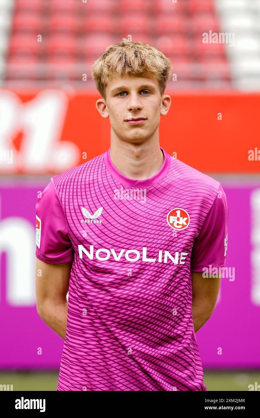 Kaiserslautern, Germany. 25th July, 2024. Soccer: Bundesliga 2, Media Day  1. FC Kaiserslautern, Fritz Walter Stadium. Kaiserslautern goalkeeper Fabian  Heck. Credit: Uwe Anspach/dpa - IMPORTANT NOTE: In accordance with the  regulations of