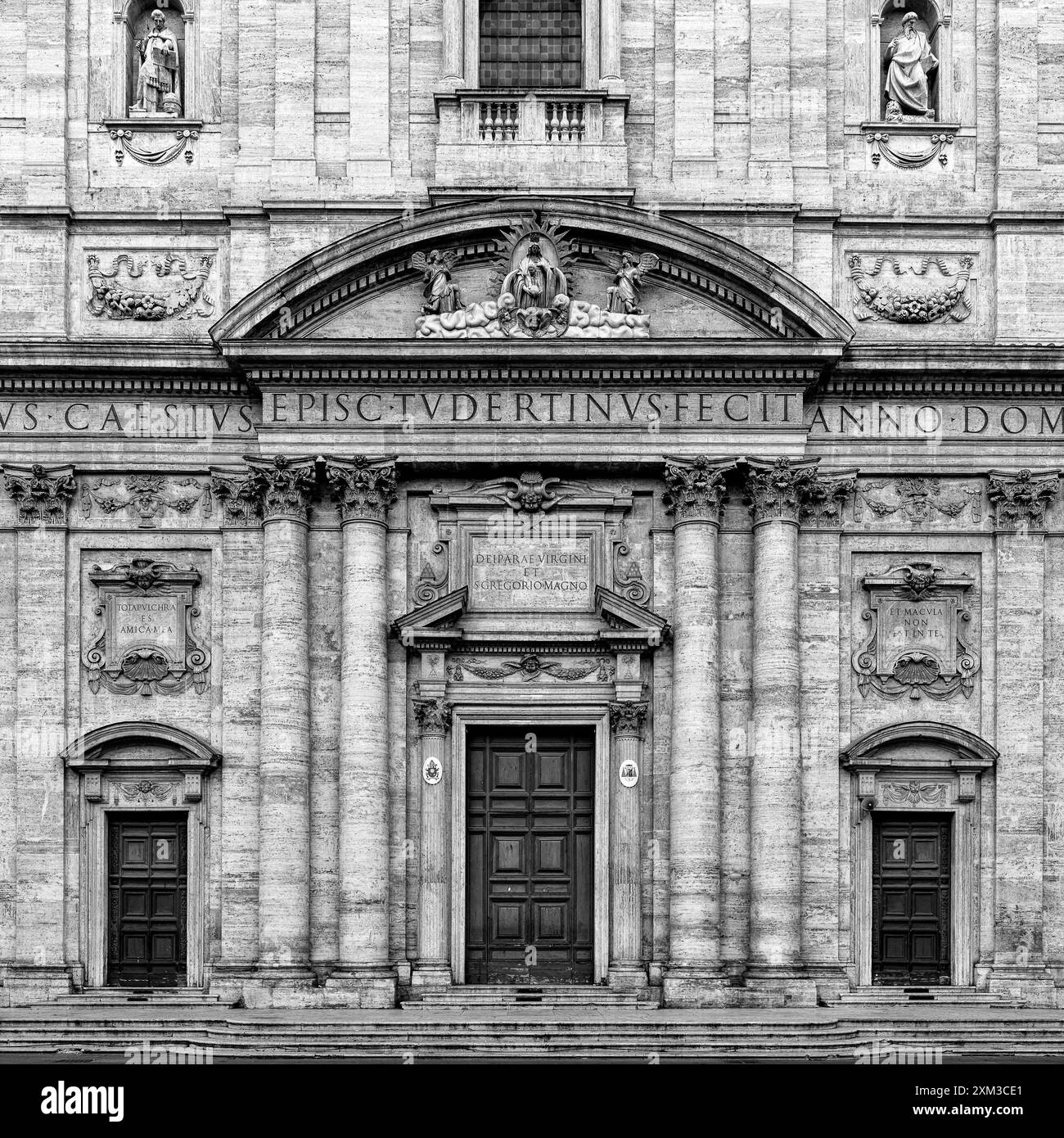 Traditional architecture in rome Black and White Stock Photos & Images ...