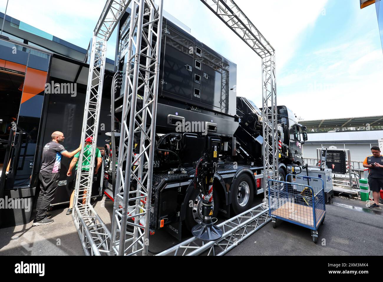 Alpine F1 Team motorhome crane. Formula 1 World Championship, Rd 14