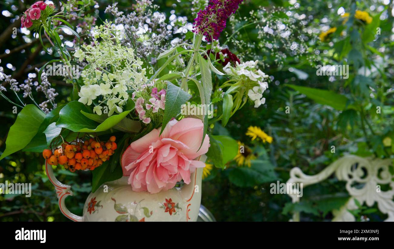 Summer bouquet chair hi-res stock photography and images - Alamy