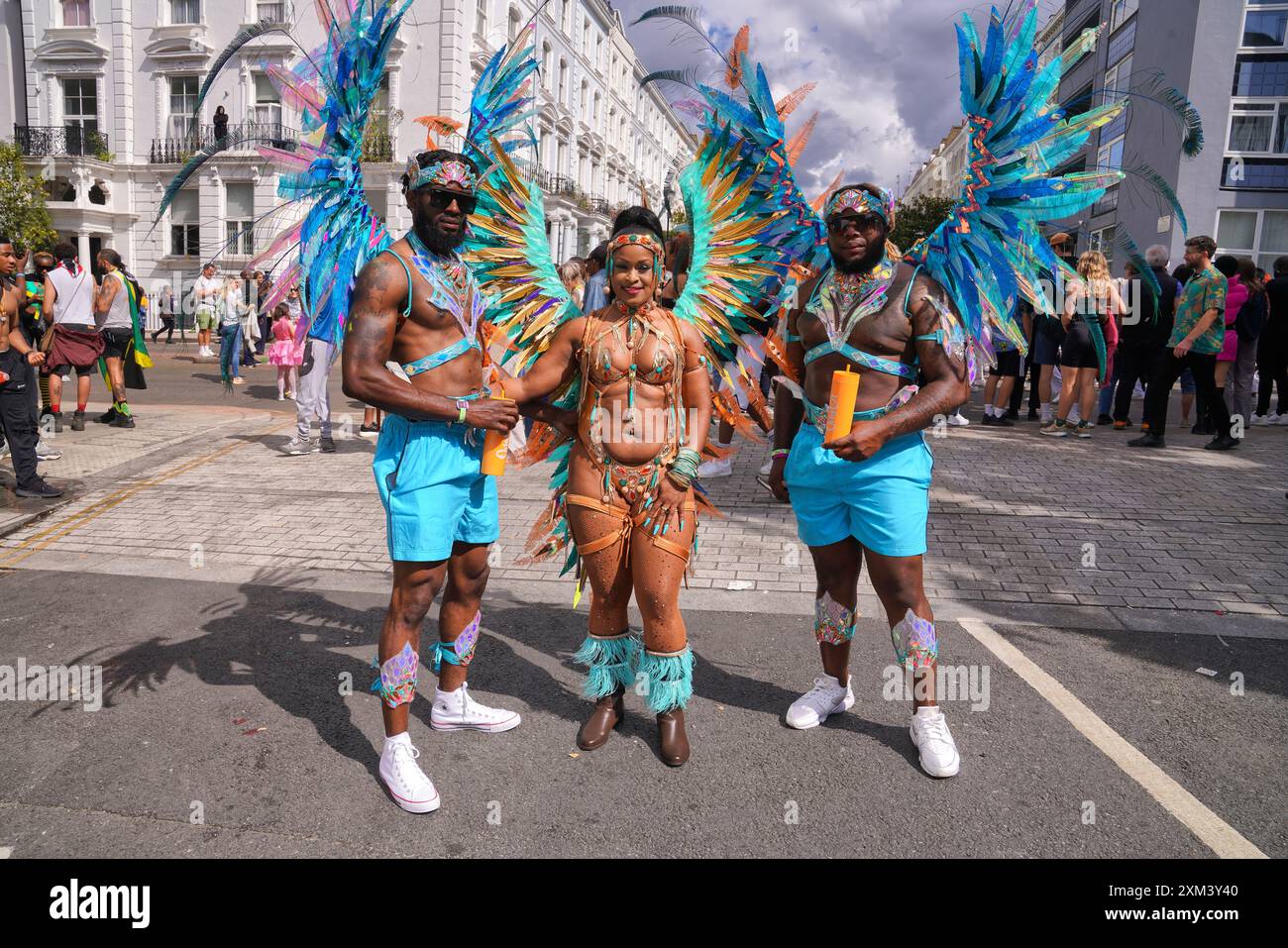 notting-hill-carnival-in-london-uk-black-people-with-costumes