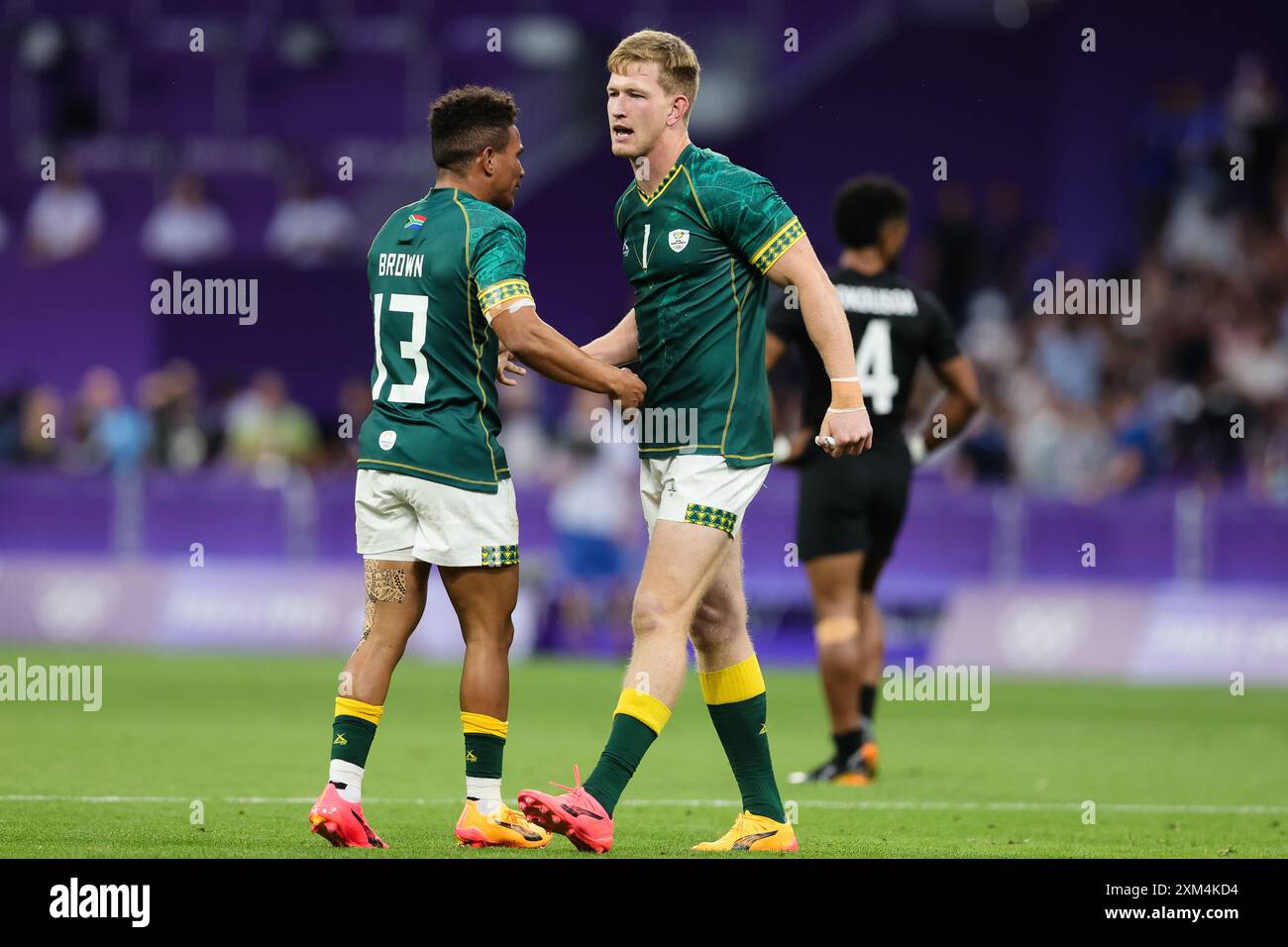 Paris, France, 25 July, 2024. Christie Grobbelaar (1) of Team South Africa congratulates his players during the Paris 2024 Olympic Games Rugby Sevens match between South Africa and New Zealand Quarter Final at the Stade de France on July 25, 2024 in Paris, France. Credit: Pete Dovgan/Speed Media/Alamy Live News Stock Photo