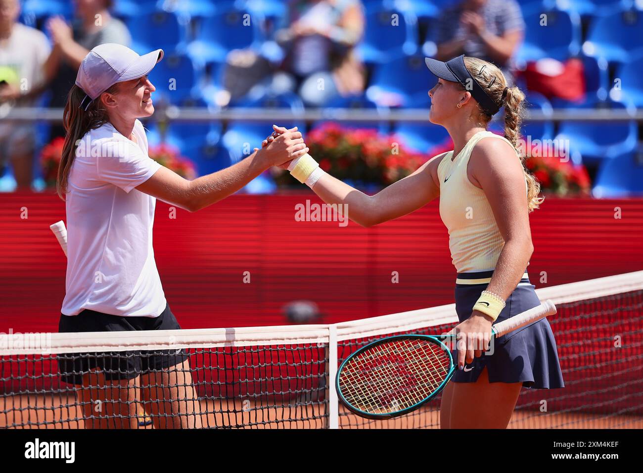 Iasi, Iasi, Romania. 25th July, 2024. Lea Boskovic (CRO), Mirra Andreeva shake hands during the UNICREDIT IASI OPEN Iasi, Romanias - Womens Tennis, WTA250 (Credit Image: © Mathias Schulz/ZUMA Press Wire) EDITORIAL USAGE ONLY! Not for Commercial USAGE! Stock Photo