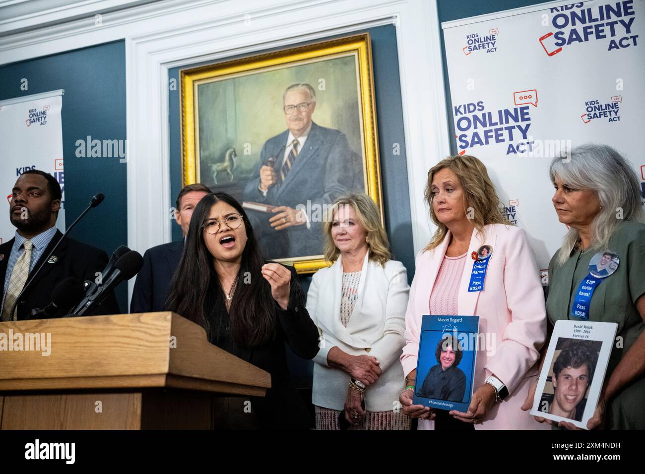 Washington, USA. 25th July, 2024. Isabel Sunderland, a youth advocate with organization Design it For Us, speaks to media during a press conference about the Kids Online Safety Act, U.S. Capitol, in Washington, DC, on Thursday, July 25, 2024. (Graeme Sloan/Sipa USA) Credit: Sipa USA/Alamy Live News Stock Photo