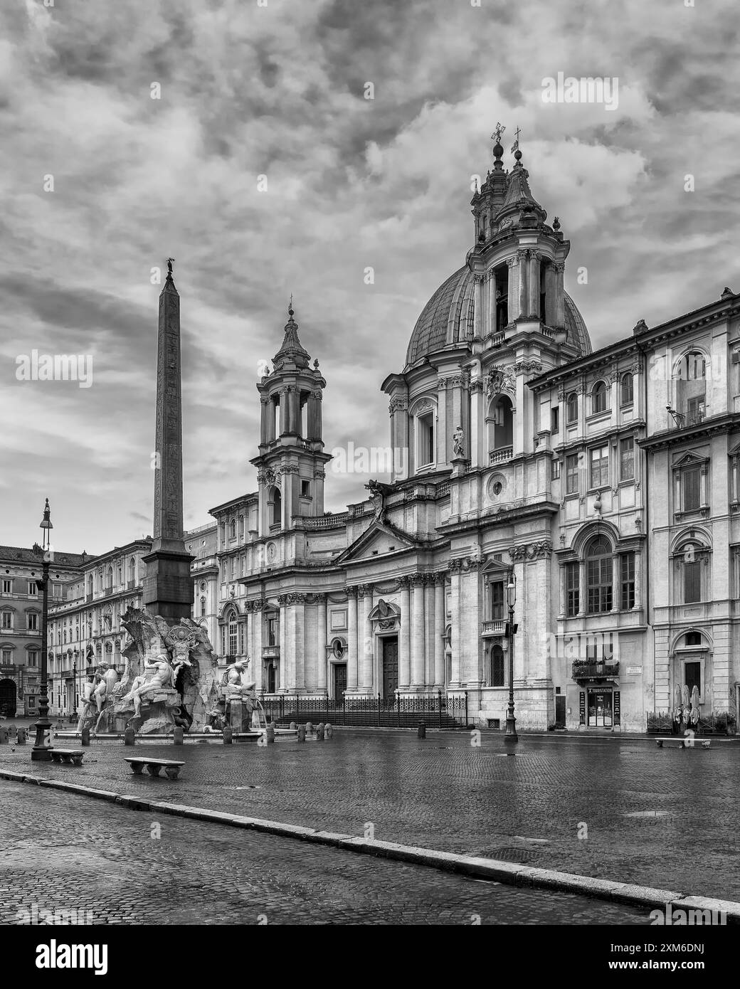 Traditional architecture in rome Black and White Stock Photos & Images ...