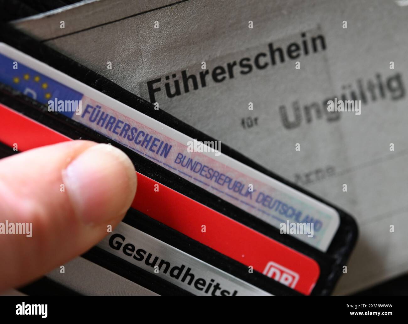 Paper License Driving license in a wallet hi-res stock photography and images - Alamy
