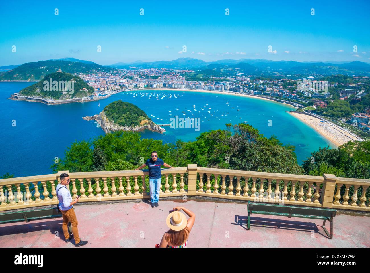 Gente haciendo turismo hi-res stock photography and images - Alamy