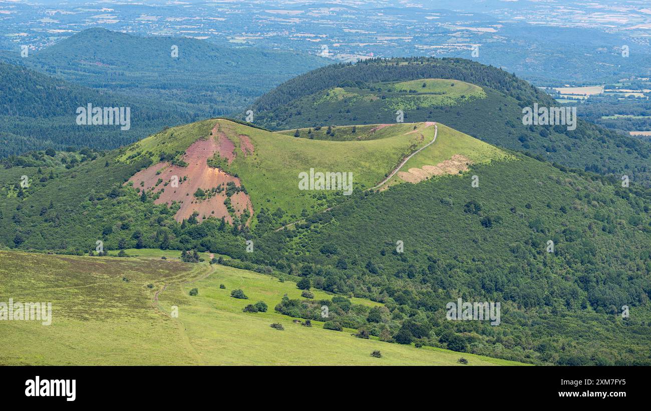 general-view-ot-the-puy-de-pariou-also-known-as-puy-pariou-or-le