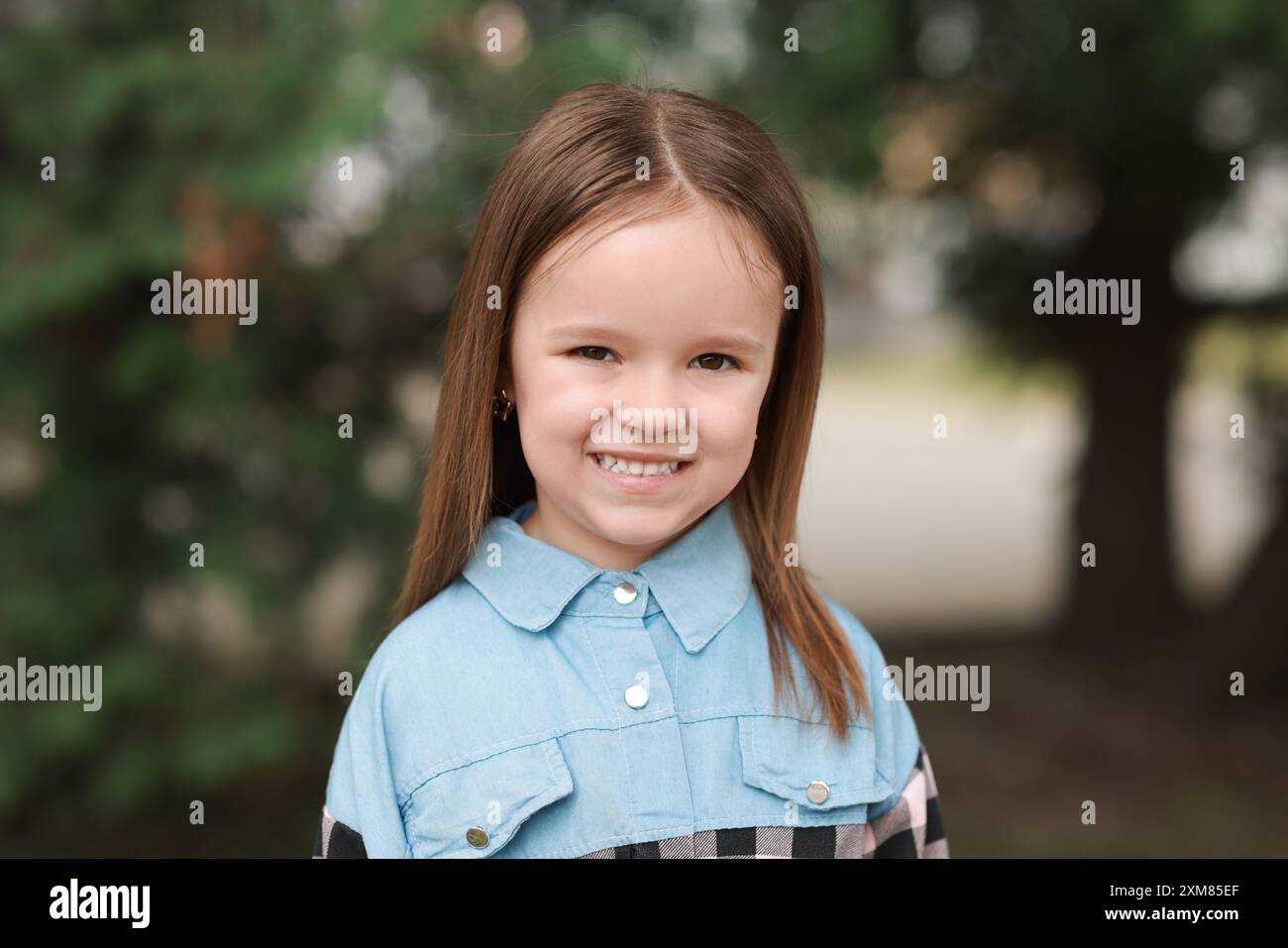 Portrait of happy little girl outdoors. Cute child Stock Photo - Alamy
