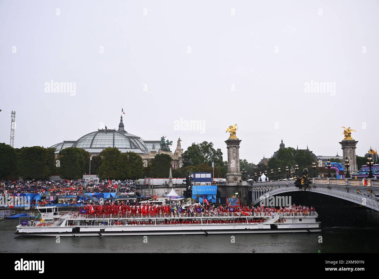 (240726) -- PARIS, July 26, 2024 (Xinhua) -- Members of delegations ...