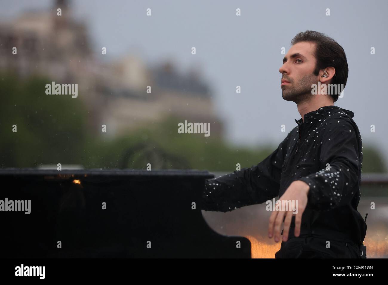 (240726) -- PARIS, July 26, 2024 (Xinhua) -- French pianist Alexandre Kantorow performs during the opening ceremony of the Paris 2024 Olympic Games in Paris, France, July 26, 2024. (Xinhua/Li Gang) Stock Photo