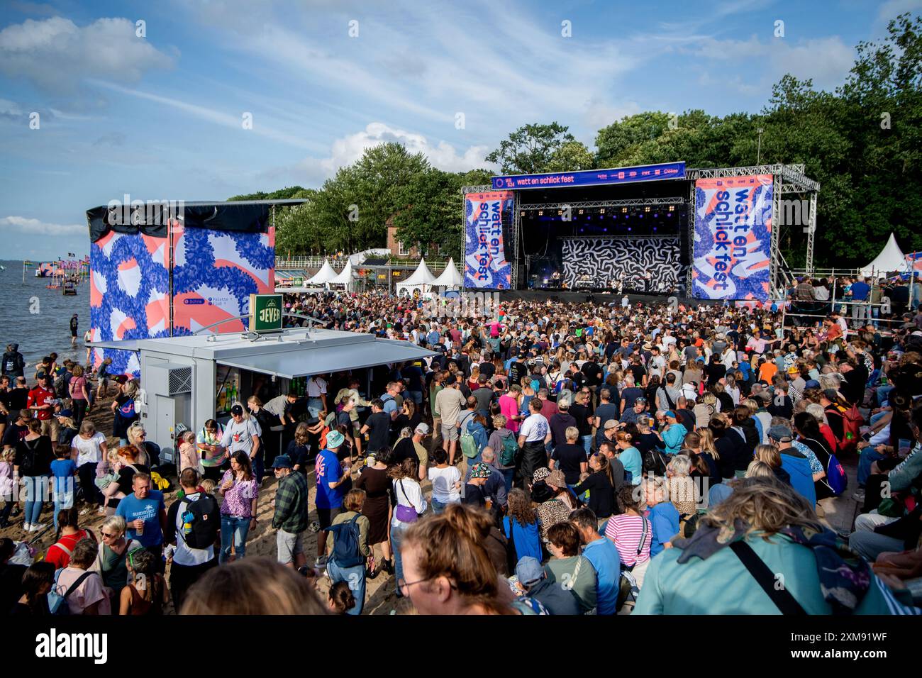 Schlick watt hi-res stock photography and images - Page 6 - Alamy, image size:1300x956