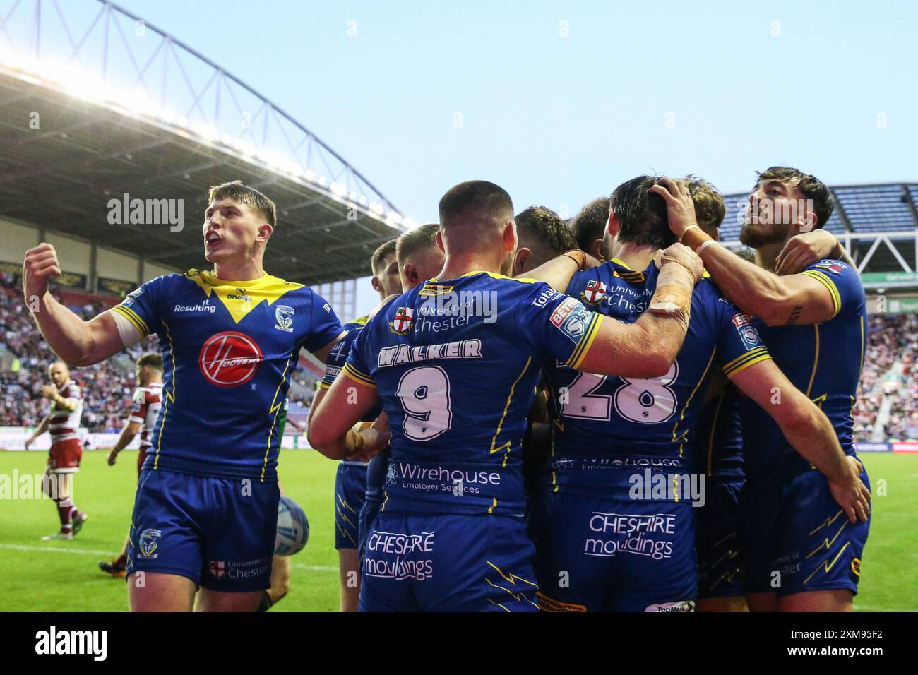 Matty Ashton of Warrington Wolves and teammates celebrate his try to make it 4-28 during the Betfred Super League Round 19 match Wigan Warriors vs Warrington Wolves at DW Stadium, Wigan, United Kingdom, 26th July 2024  (Photo by Gareth Evans/News Images) Stock Photo