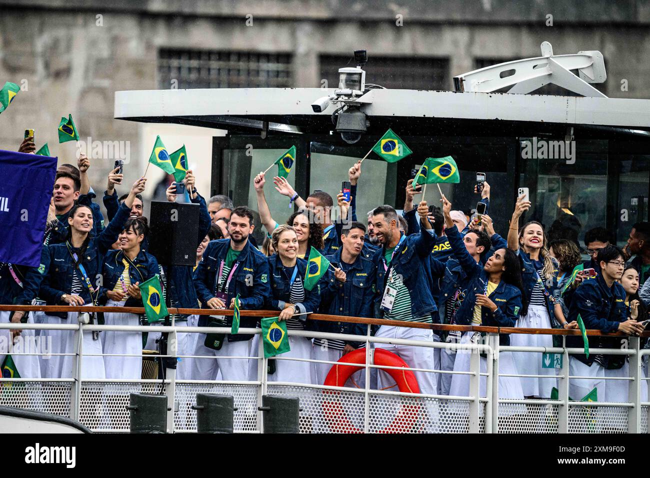 Paris olympic stadium crowd july 2024 hires stock photography and
