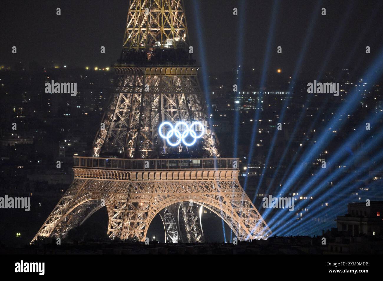 Paris, Fra. 27th July, 2025. View of the Eiffel Tower light show for