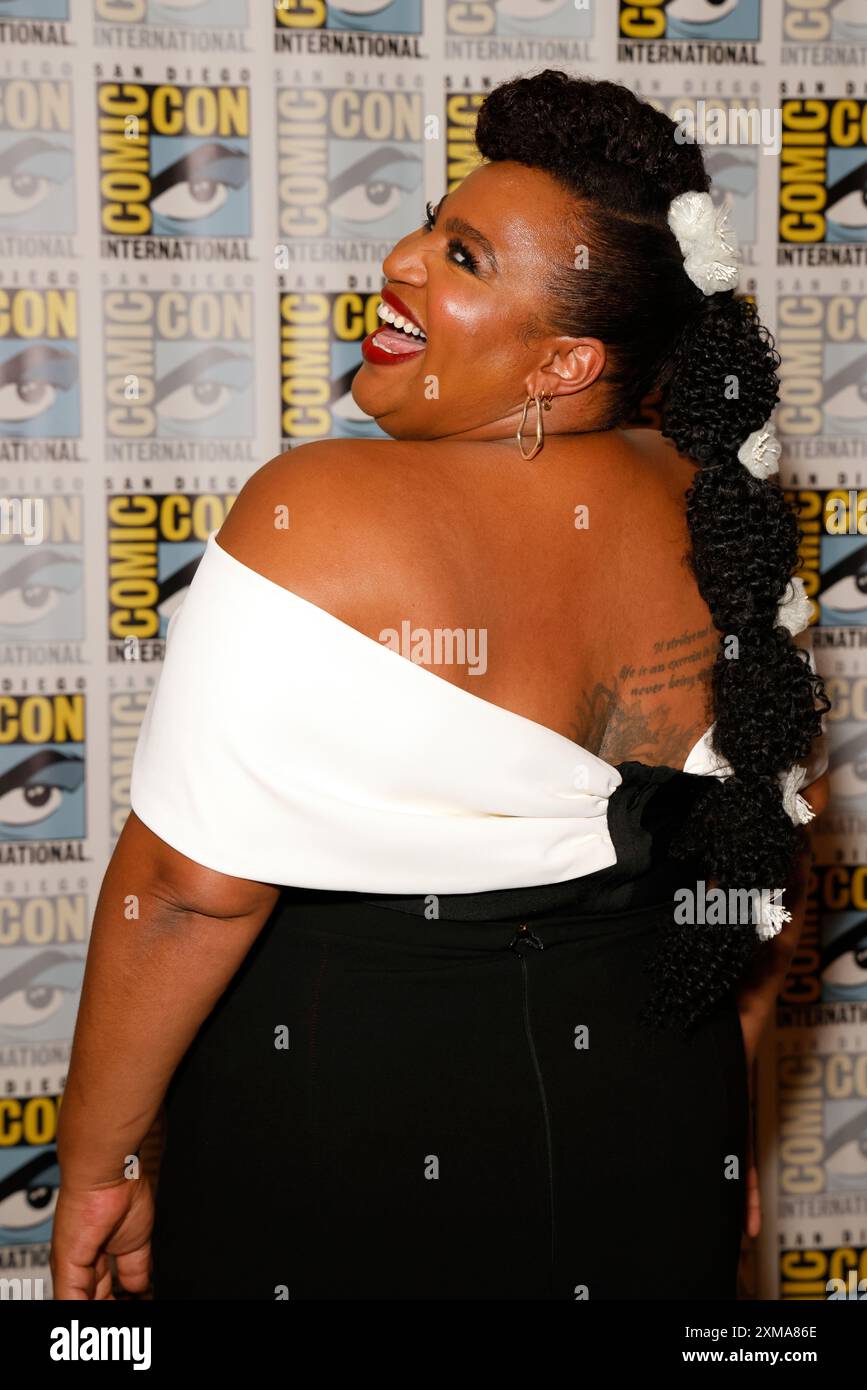 Sophia Nomvete attends a press line for \, image size:867x1390