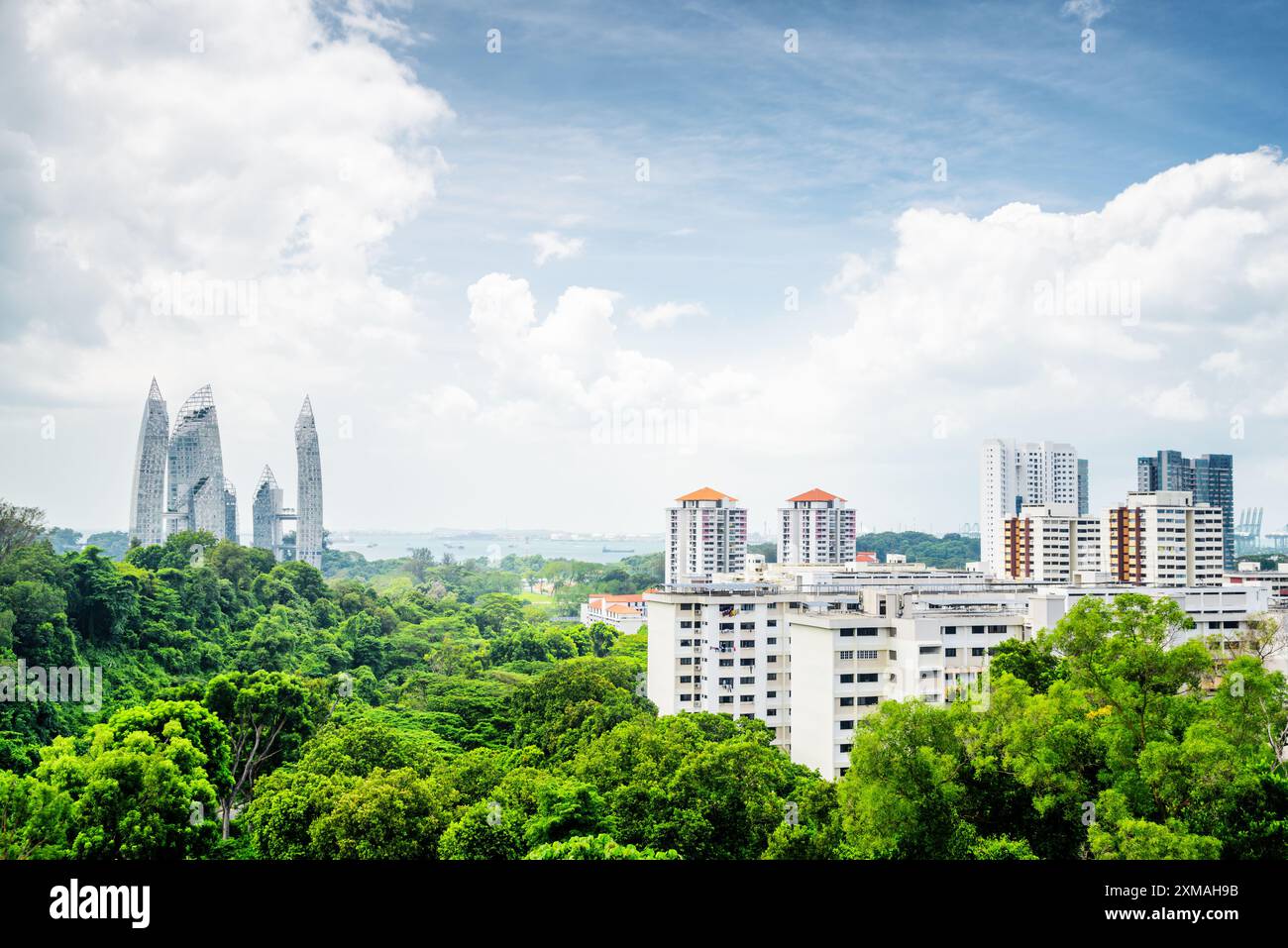 Singapore green buildings hi-res stock photography and images - Alamy