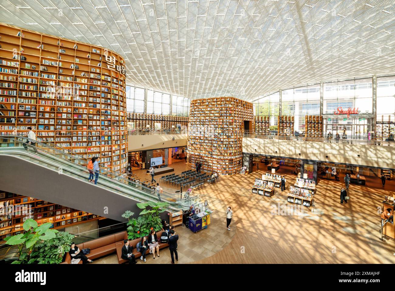 View of giant bookshelves and the Starfield Library reading area Stock Photo