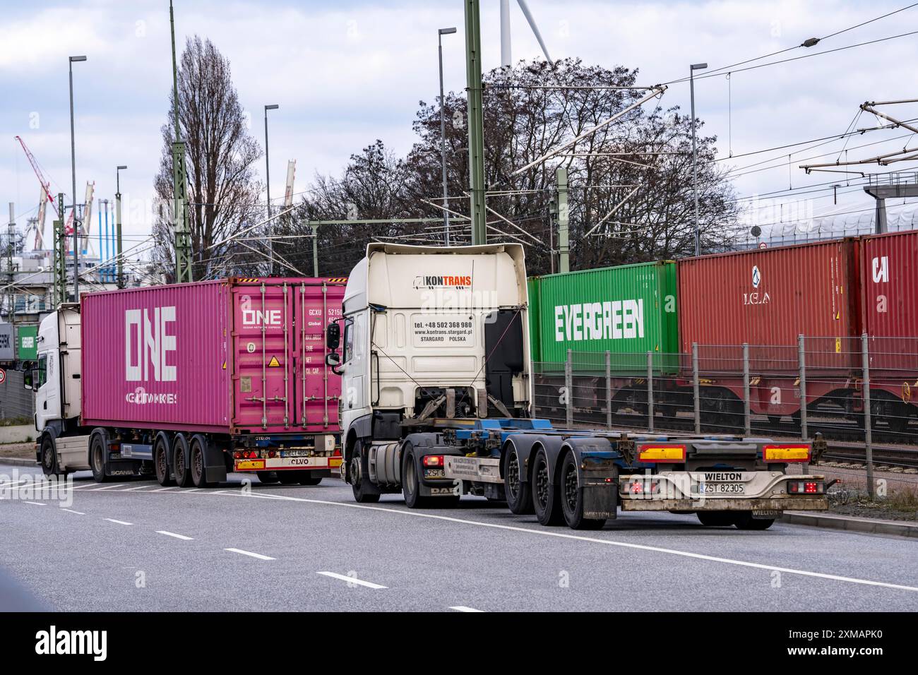 Port of Hamburg, container handling, railway line at Container Terminal ...