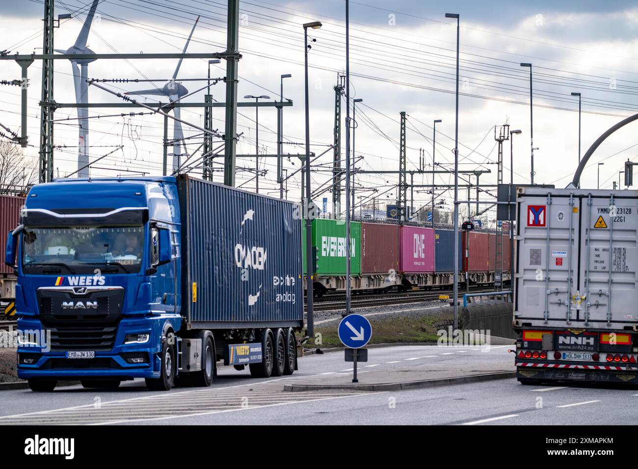 Port of Hamburg, container handling, railway line at Container Terminal ...