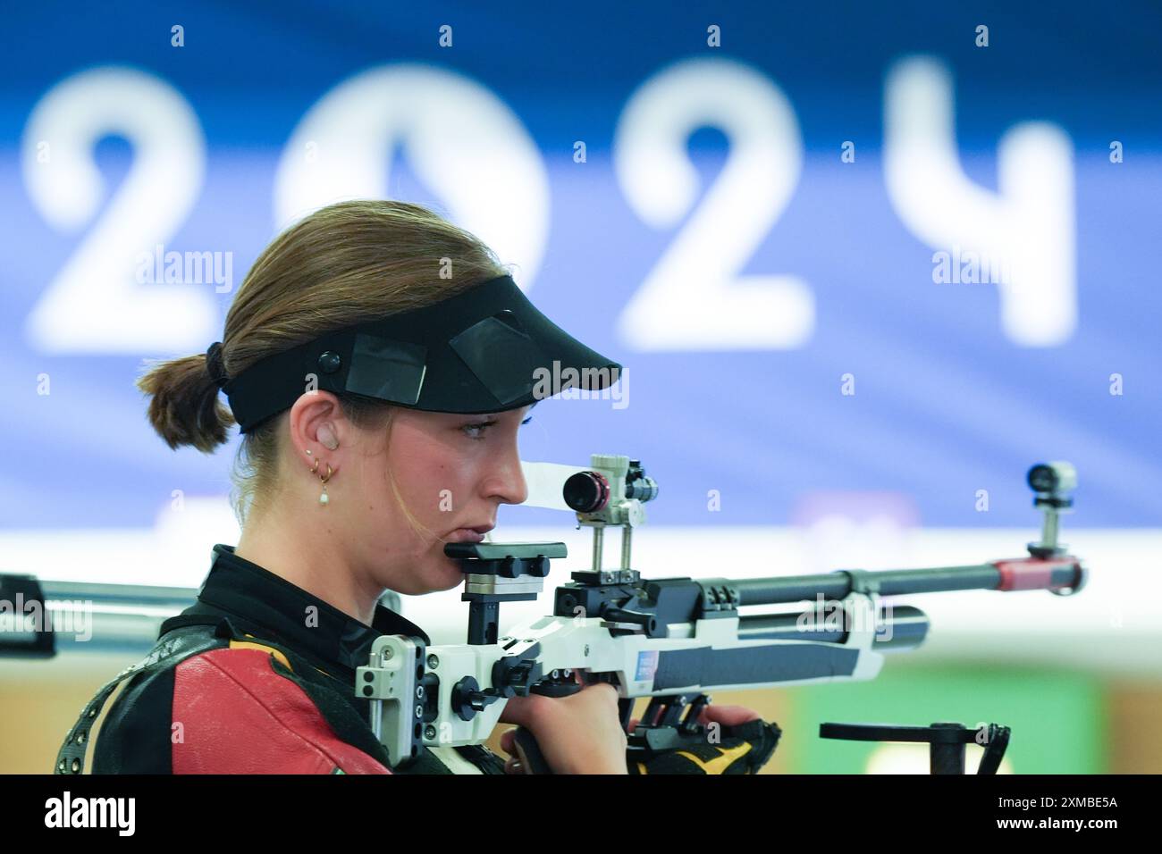 10m air rifle paris hi-res stock photography and images - Alamy