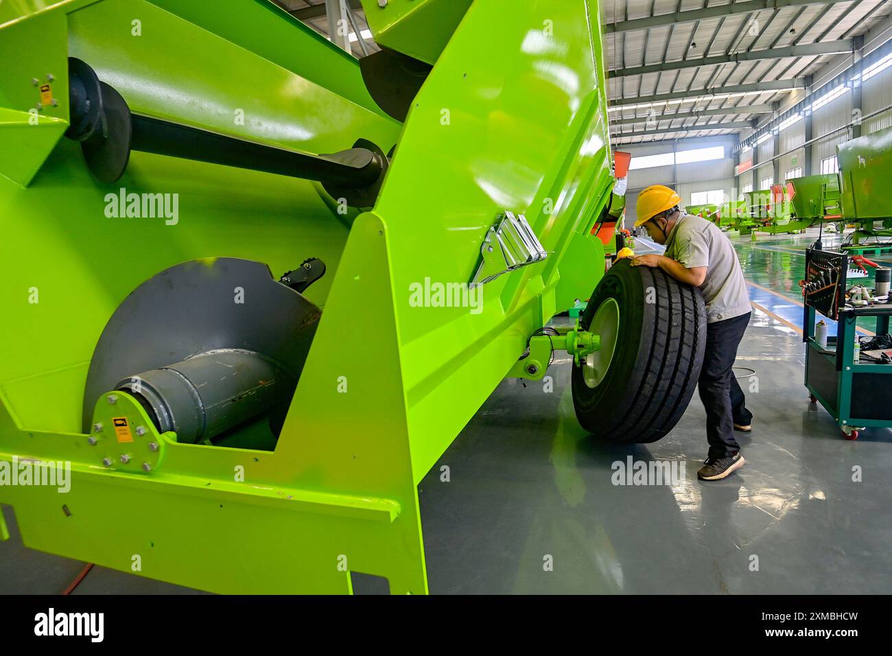 Worker agricultural workers hi-res stock photography and images - Alamy