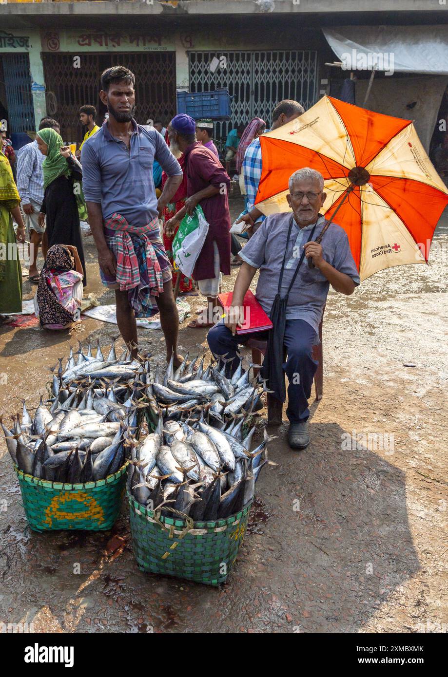 Bangladeshi man selling fishes in fish market, Chittagong Division ...