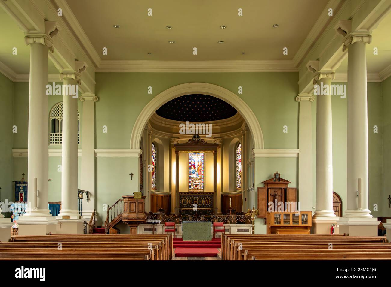 St mary magdalene church interior hi-res stock photography and images ...