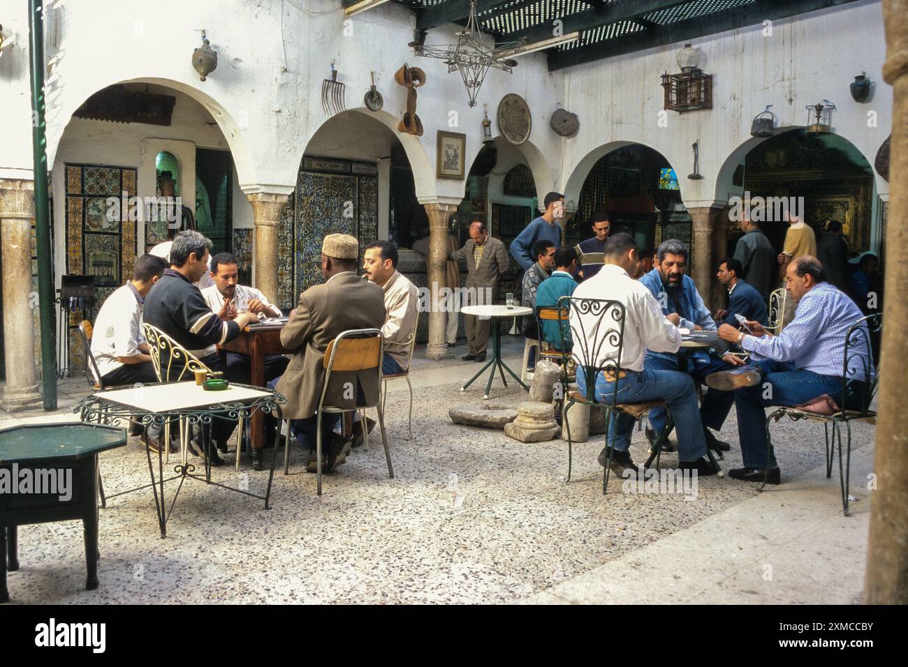 チュニスのメディナ インテリア写真集「The Medina Tunis」 Did you know? The doors of the Medina of Tunis aren't just