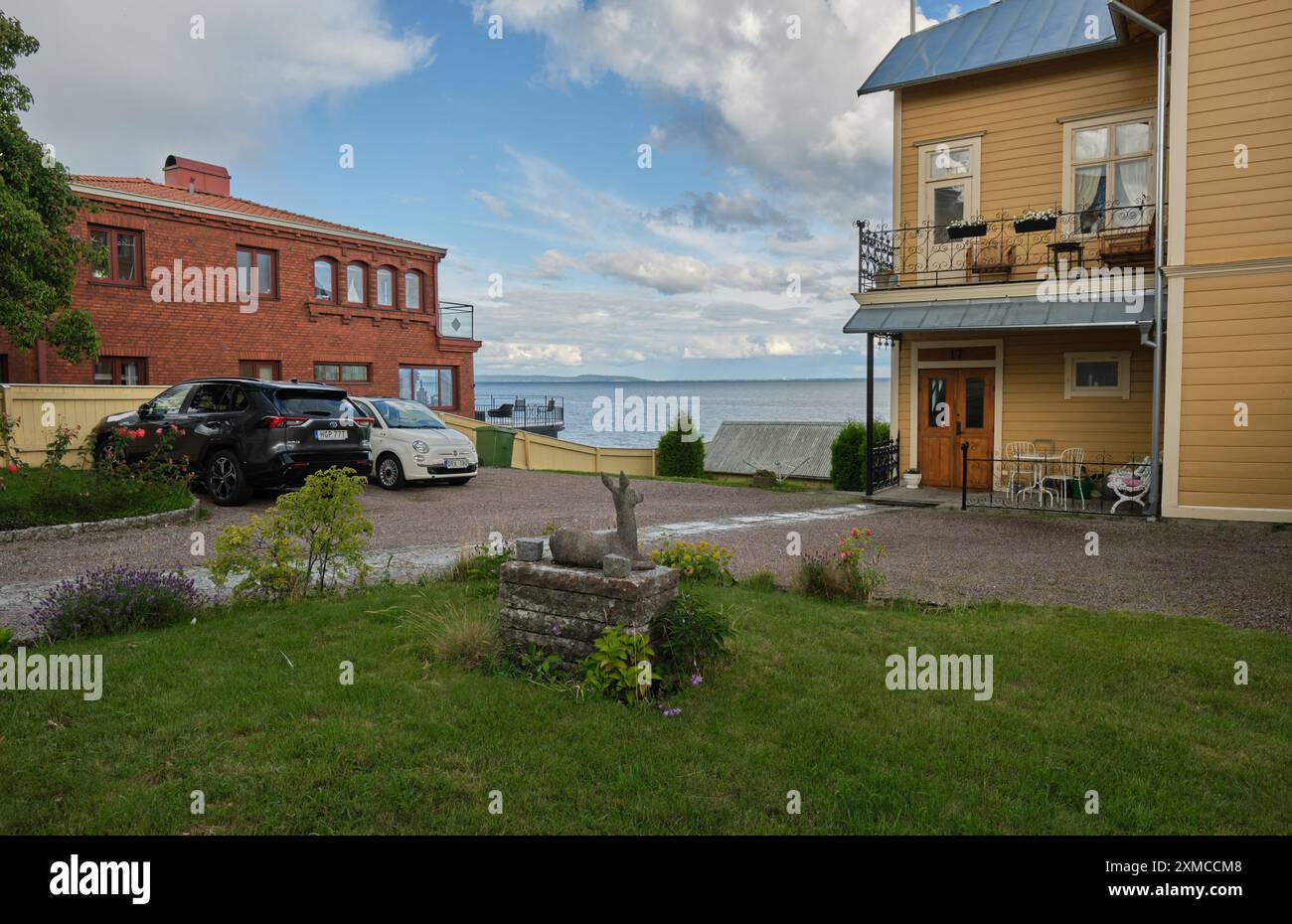 Day trip on a cloudy summer day to the town of Hjo on Lake Vaettern ...