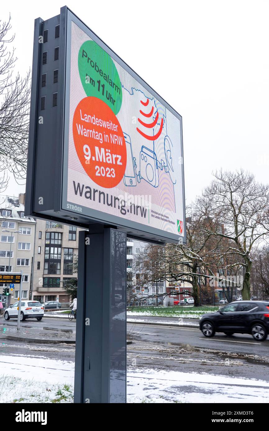 Warning day in North Rhine-Westphalia, the state-wide trial alert takes place on 09.03.23, in addition to sirens, loudspeaker announcements, warning Stock Photo