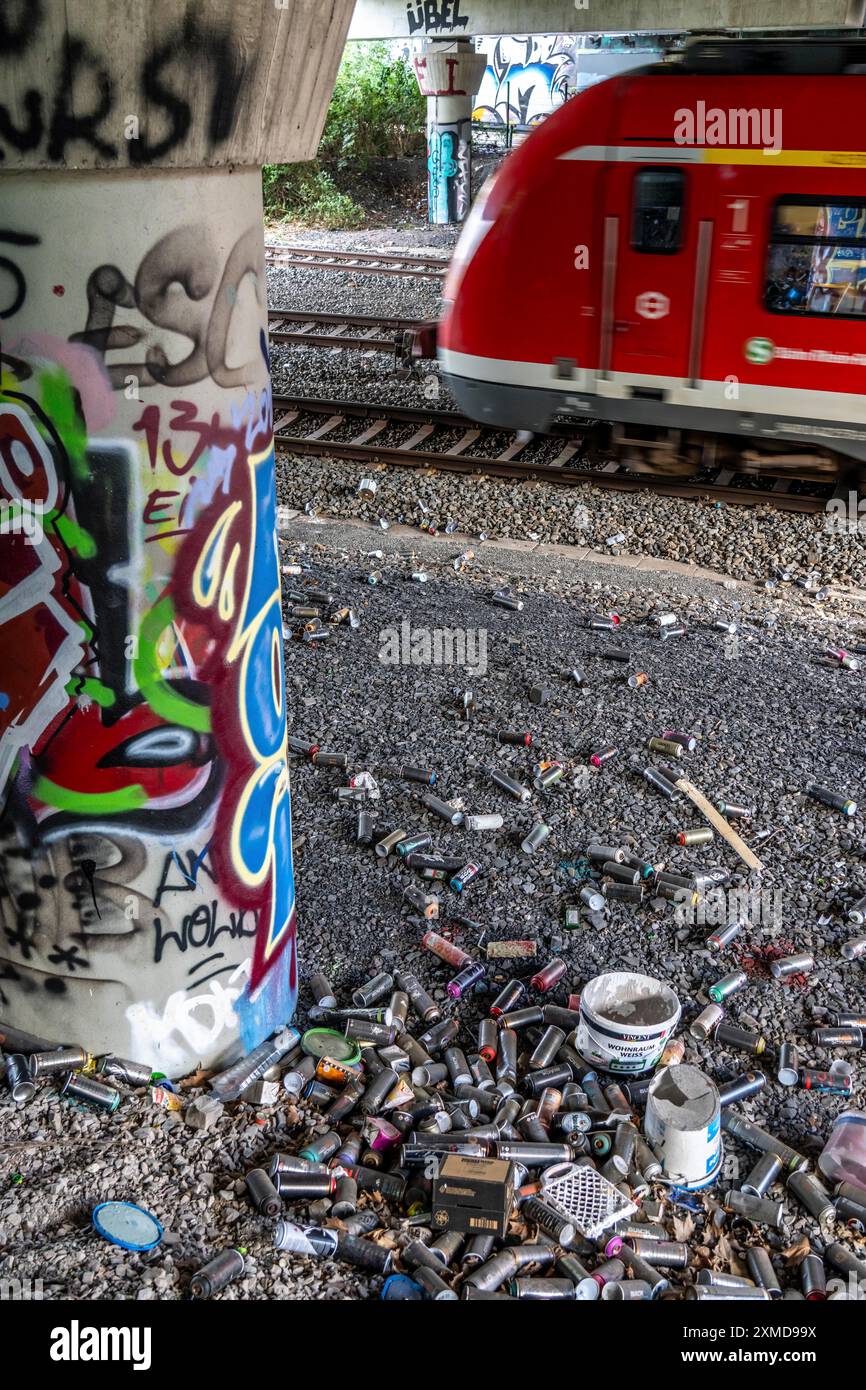 Spray paint cans graffiti art hi-res stock photography and images - Alamy