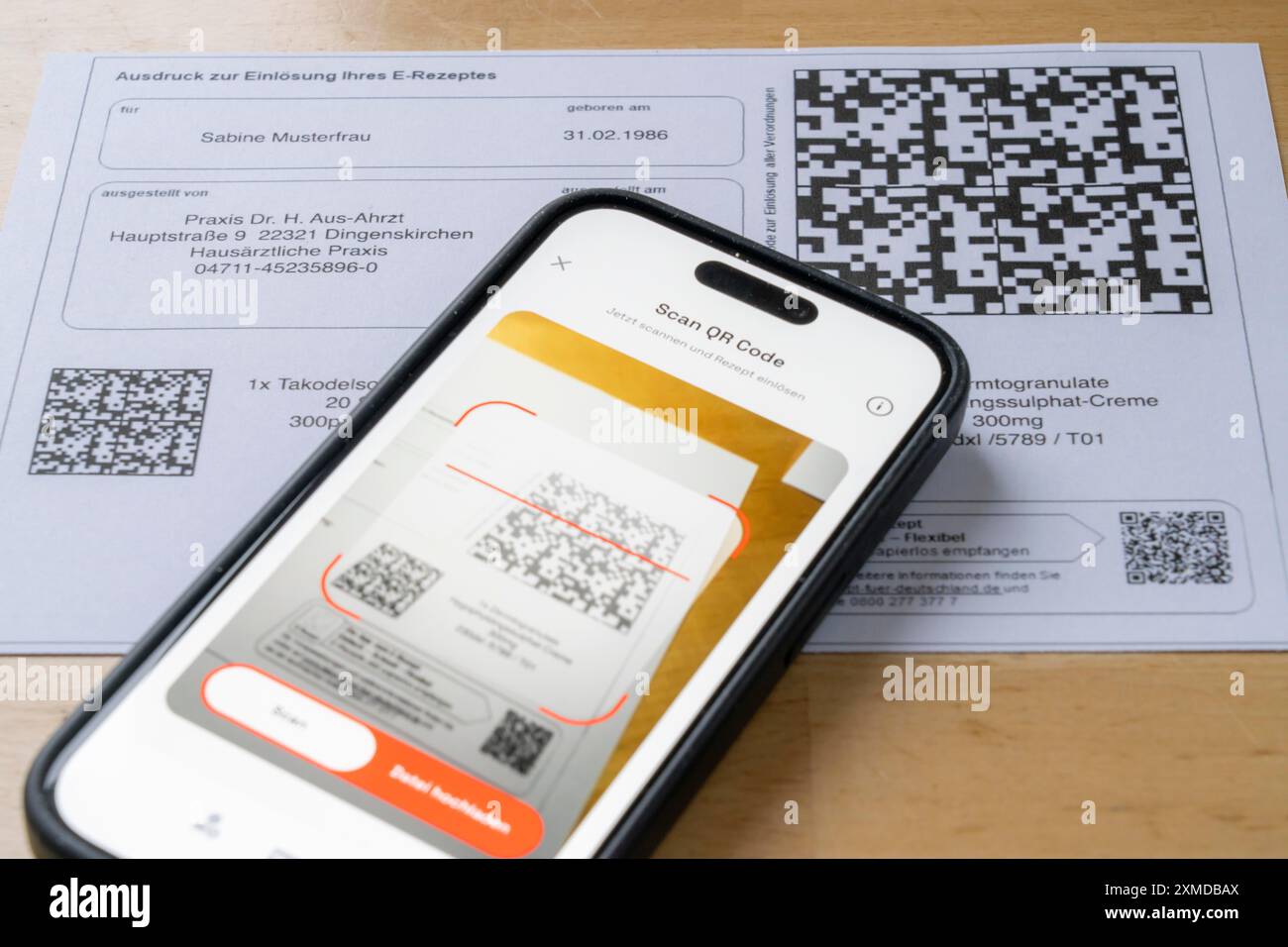 Qr code attack hi-res stock photography and images - Alamy
