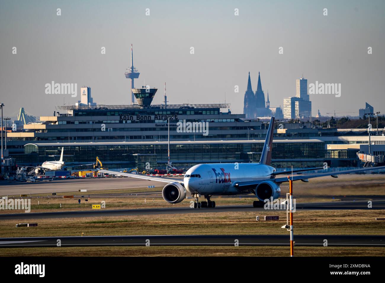 Fedex boeing 777 hi-res stock photography and images - Alamy Fedex boeing 777 hi-res stock photography and images - Alamy