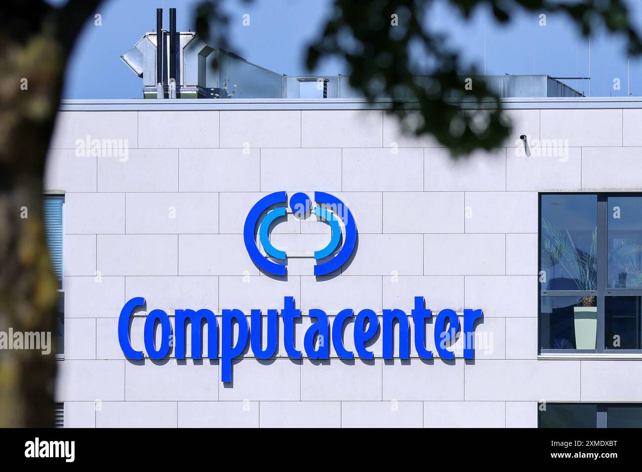 Schriftzug / Logo des Unternehmens Computacenter am 26.07.2024 in München. Computacenter ist ein führender unabhängiger Technologie- und Dienstleistungsanbieter mit Sitz in Hatfield, Vereinigtes Königreich. *** Logo of Computacenter on 26 07 2024 in Munich Computacenter is a leading independent technology and services provider based in Hatfield, United Kingdom xMSx Stock Photo