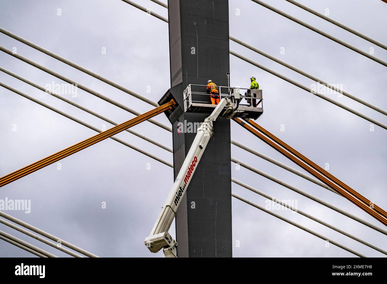 Demolition Using Wire Ropes The new Rhine bridge Neuenkamp, the A40, white pillar ropes, and the ...