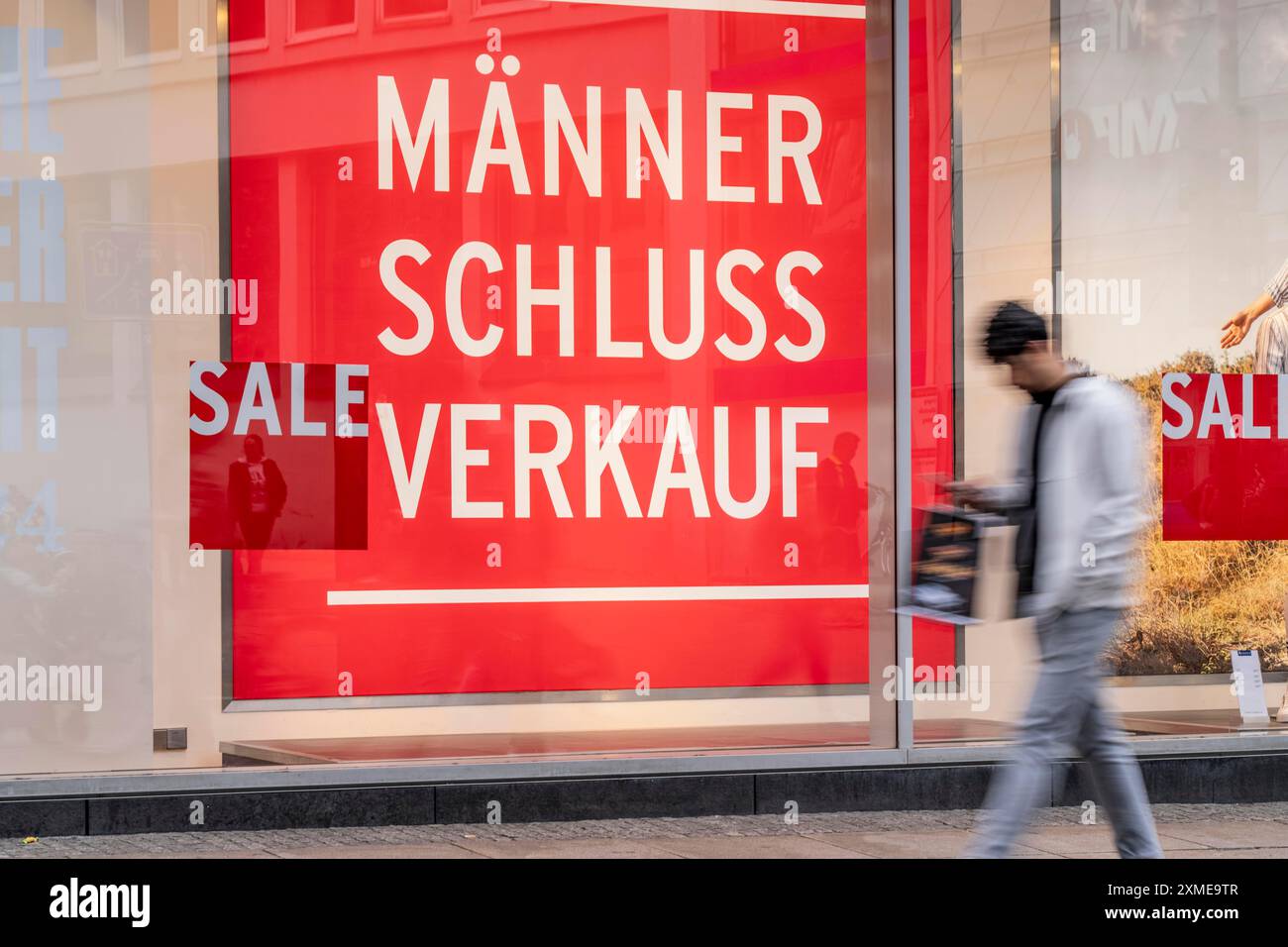 Clearance area clothing store hi res stock photography and images Alamy