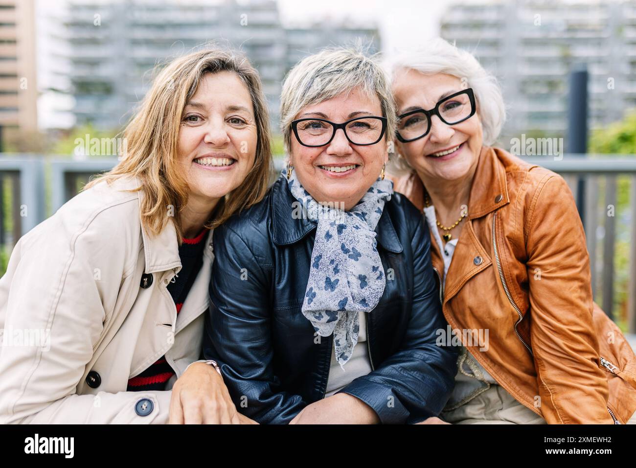Three mature women friends hi-res stock photography and images - Alamy