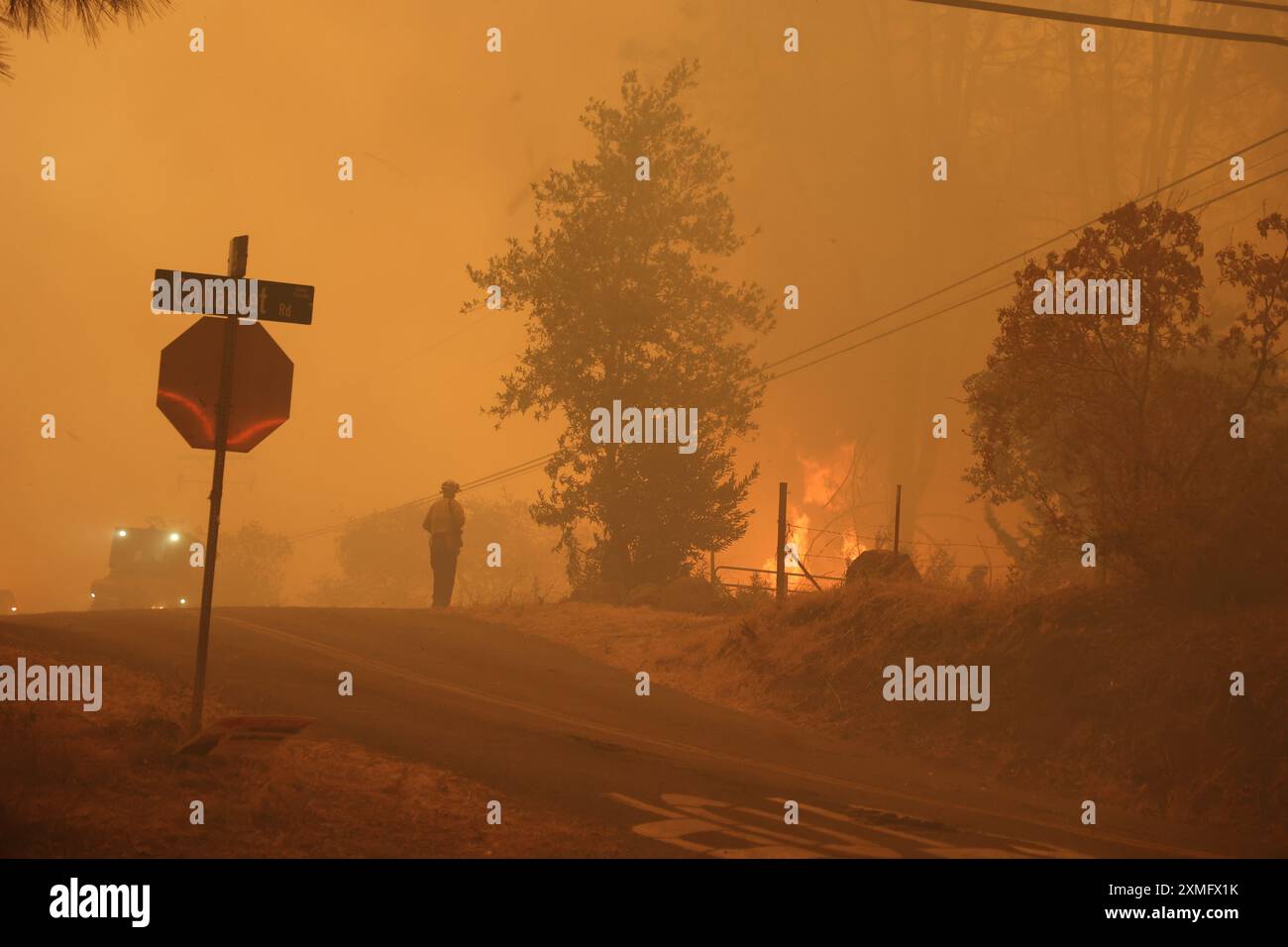 2018 camp wildfire burning hi-res stock photography and images - Alamy