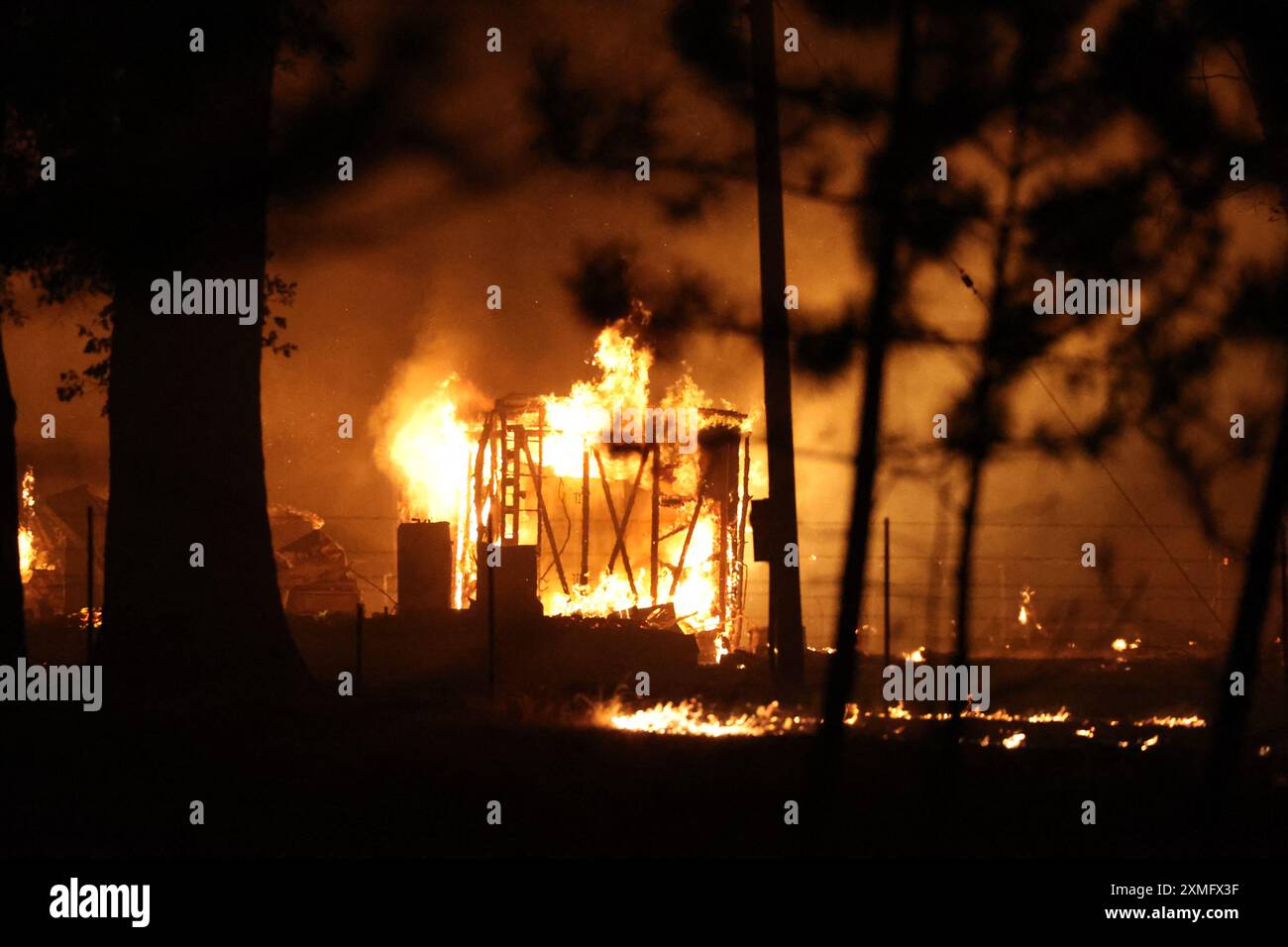 2018 camp wildfire burning hi-res stock photography and images - Alamy