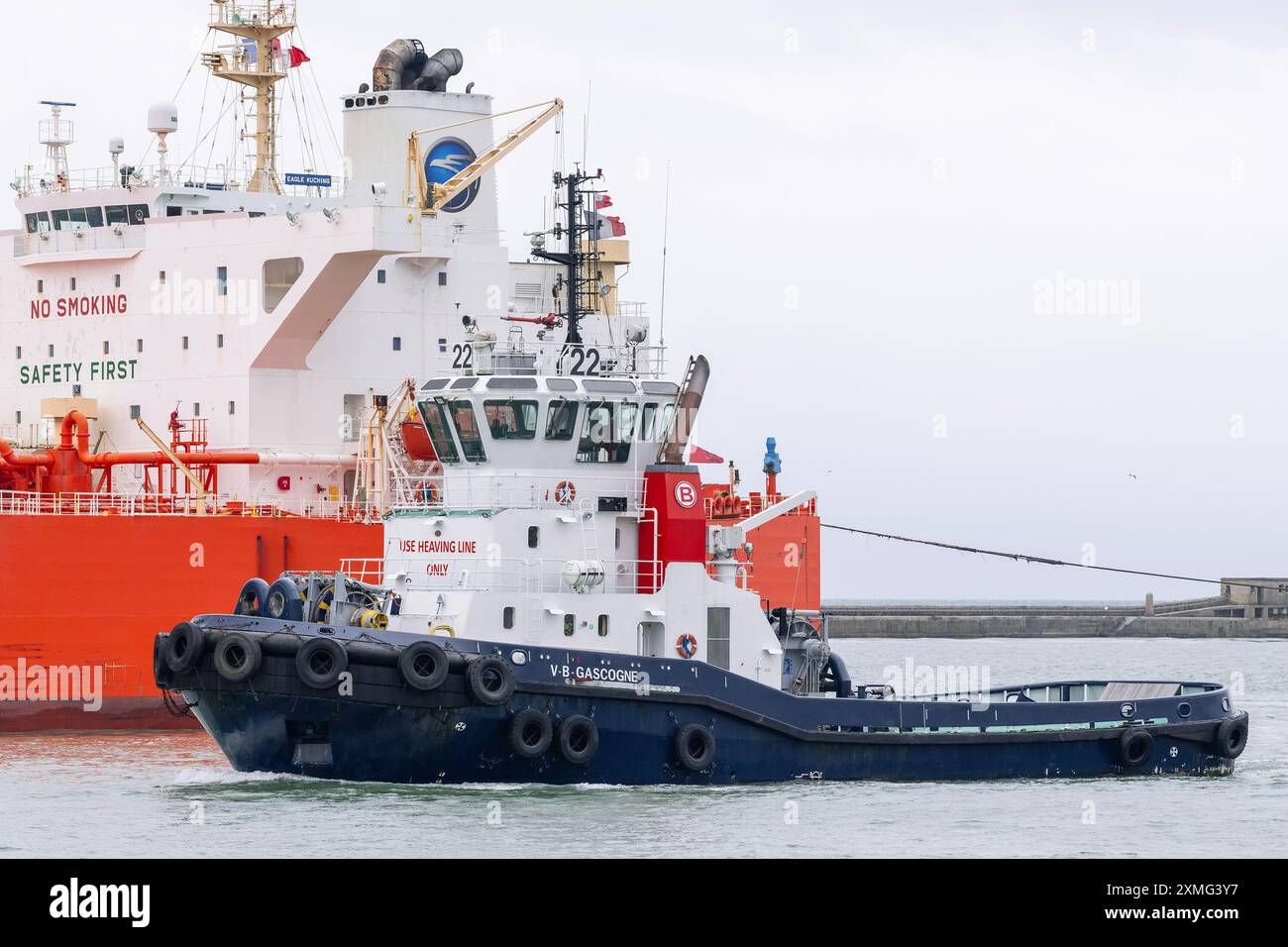 Tug Front Harbor tug in front hi-res stock photography and images - Alamy