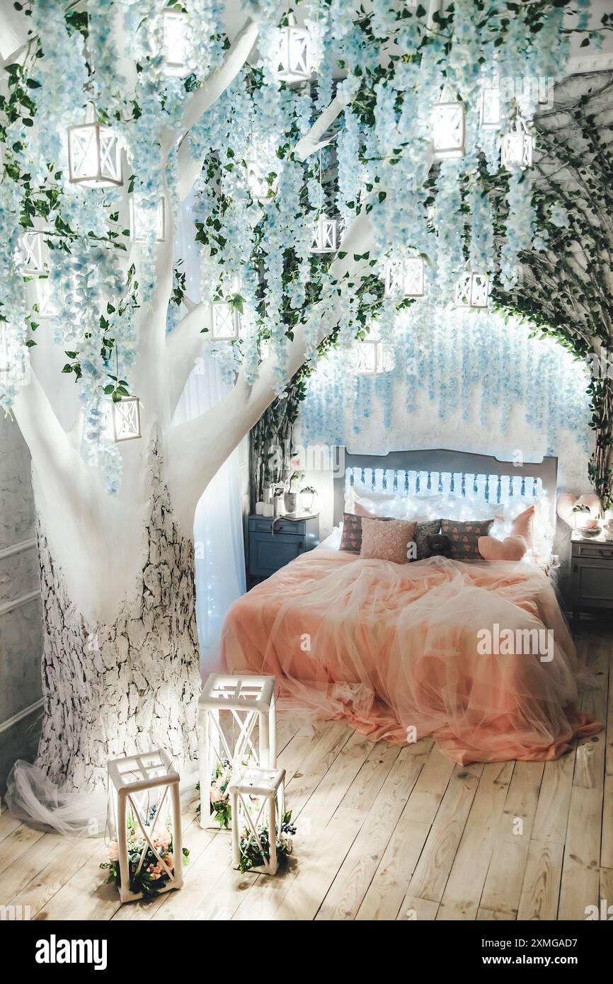 Interior bedroom romantic hi-res stock photography and images - Page 30 -  Alamy, image size:866x1390