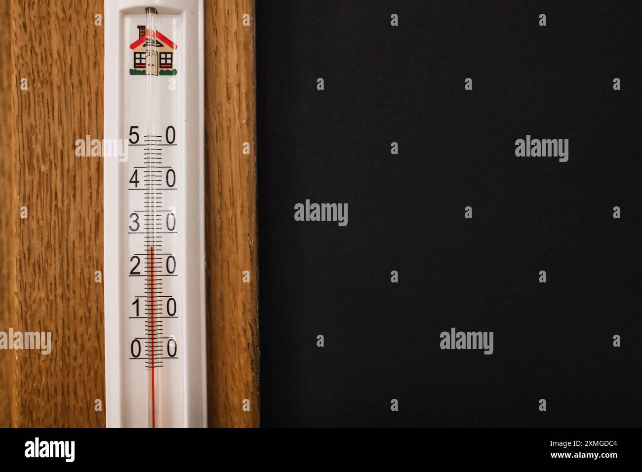 Thermometer hot cold climate hi-res stock photography and images - Alamy