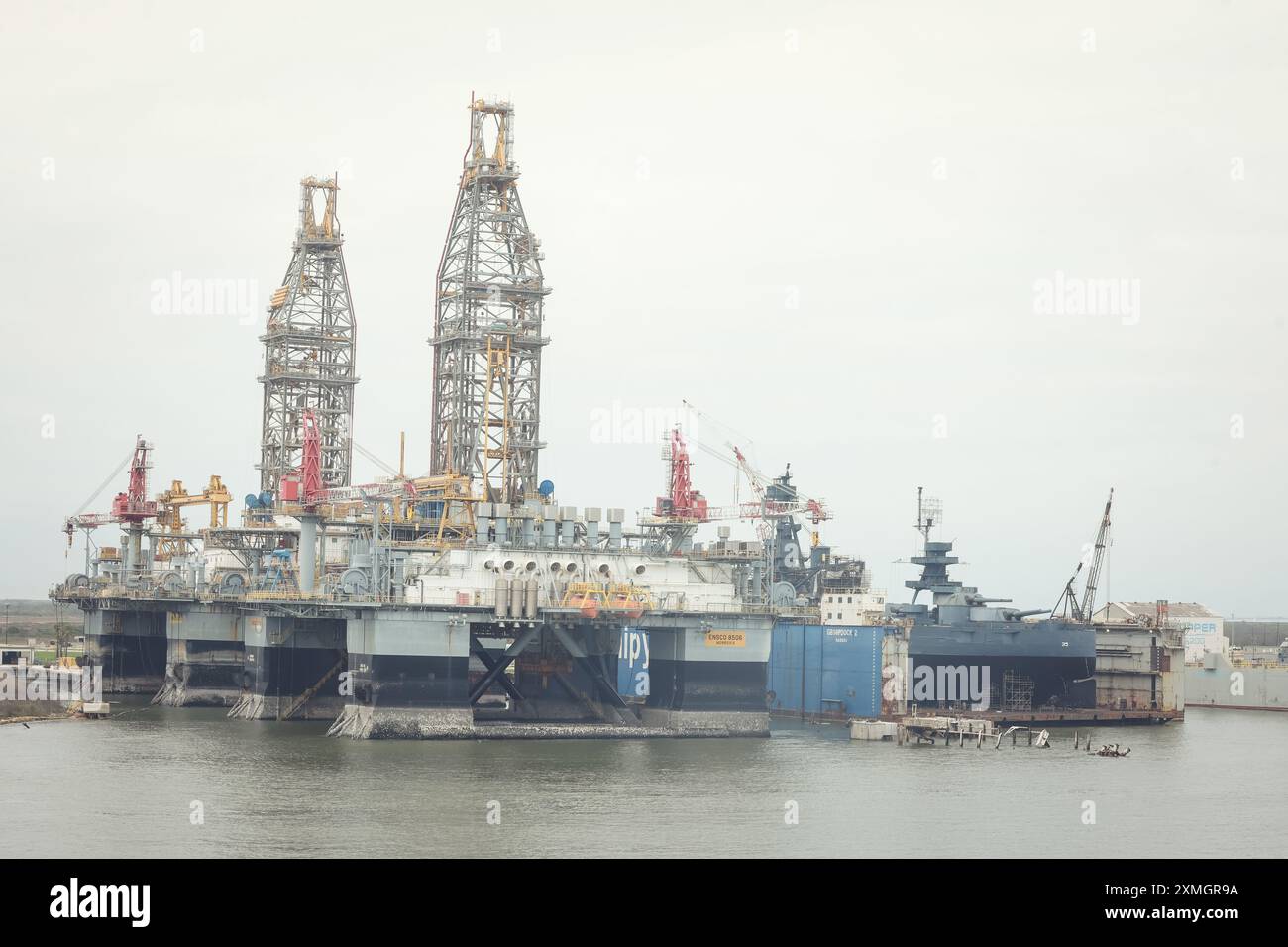 Docked oil platform, offshore drilling rig, in Port of Galveston, Texas ...