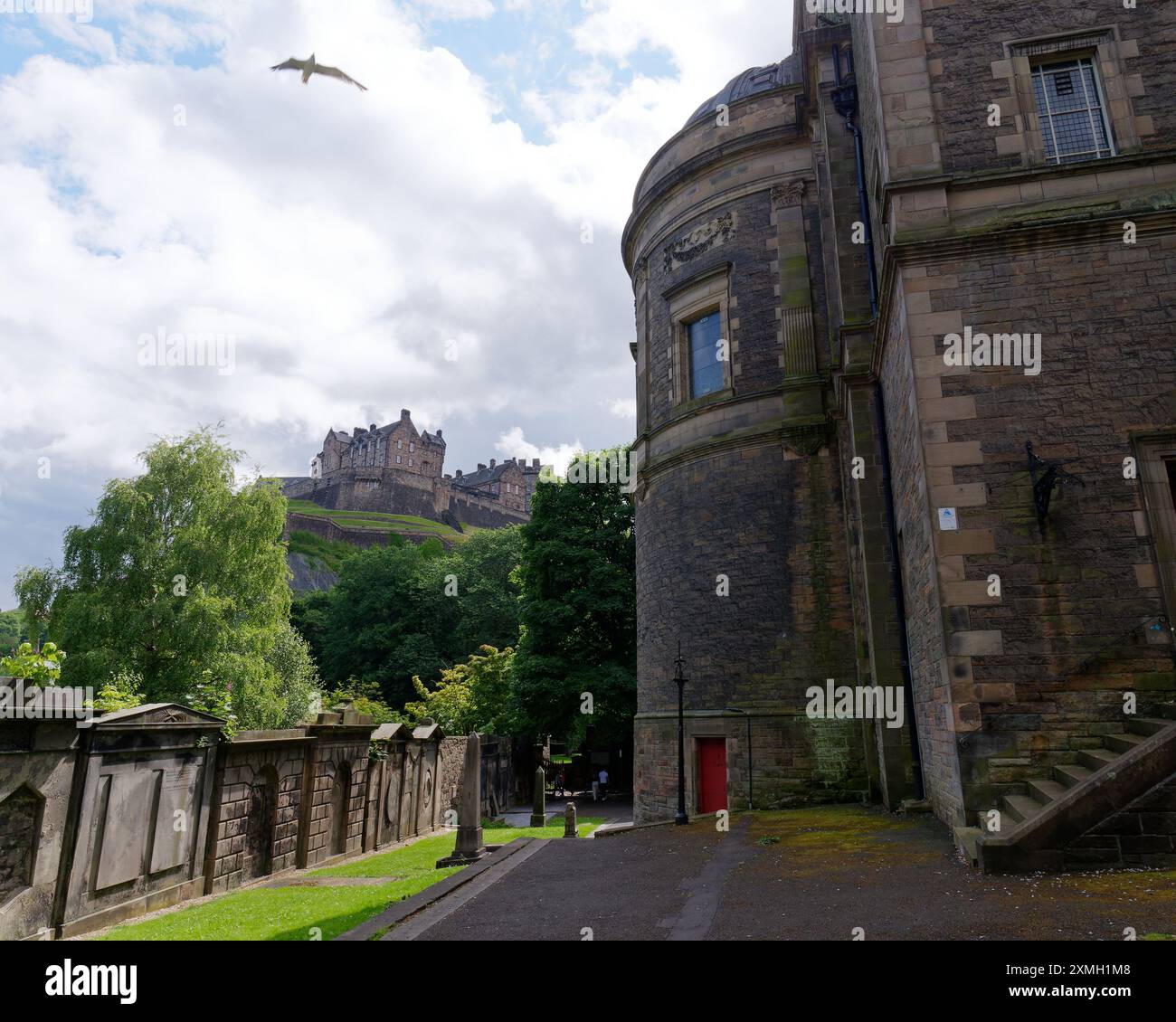 Edinburgh Now Edinburgh castle hi-res stock photography and images - Alamy